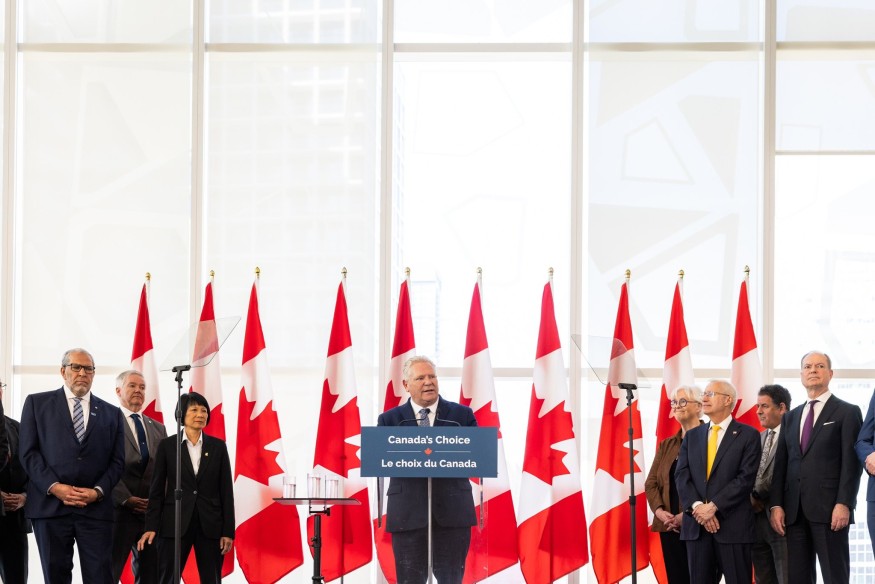 Doug Ford vante Toronto pour le siège de la future Banque de la défense